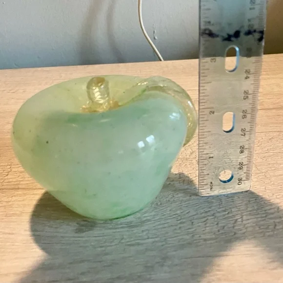 Vintage Murano Green Apple with Gold Leaf Paperweight - Picture 9 of 9